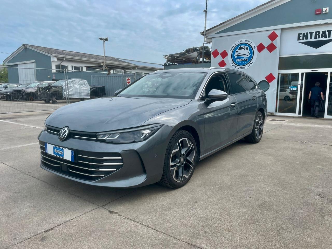 VW Passat Variant 2.0 TDI SCR EVO DSG Business * SINISTRATA*