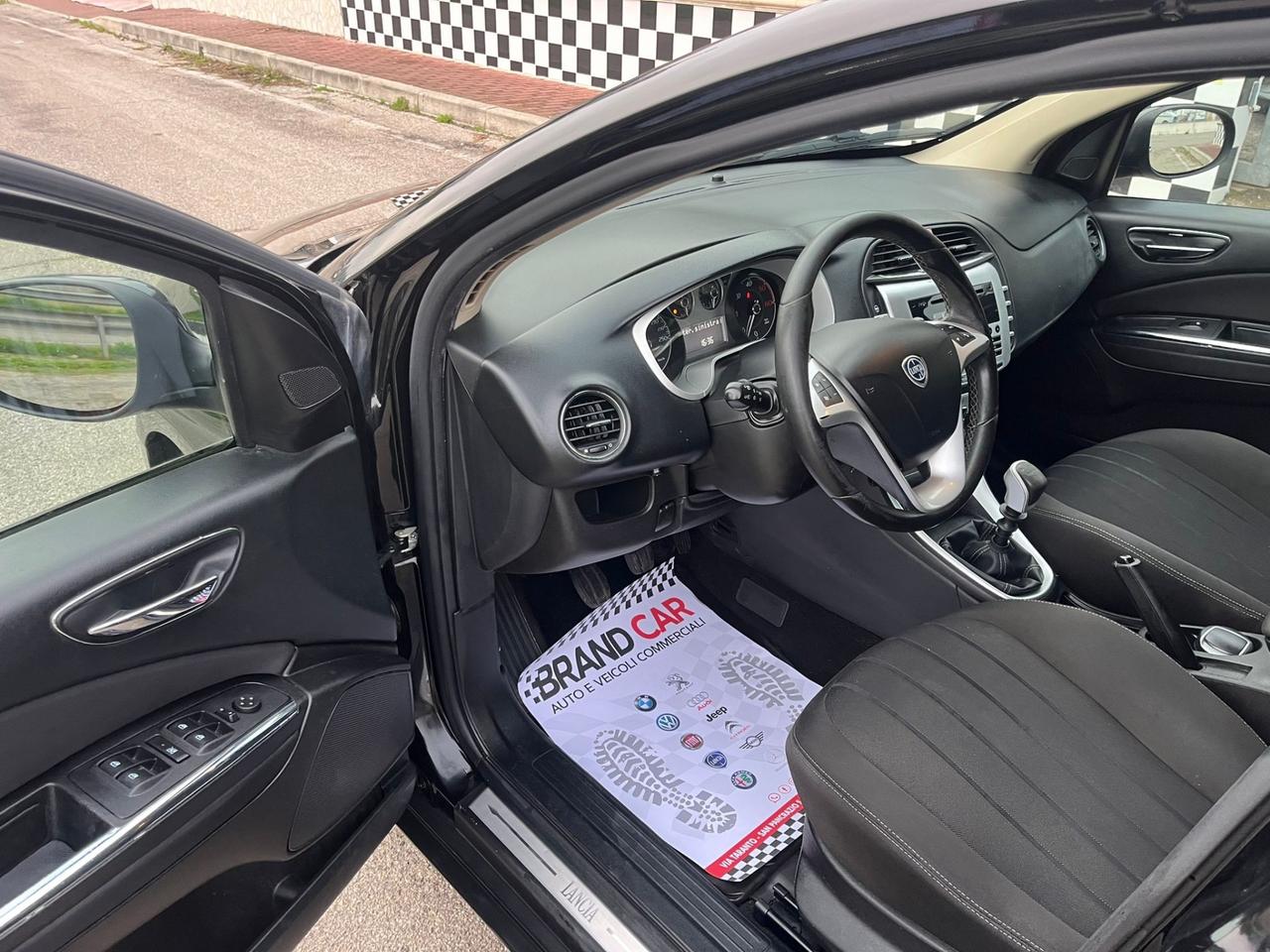 Lancia Delta 1.6 MJT Silver - 2011