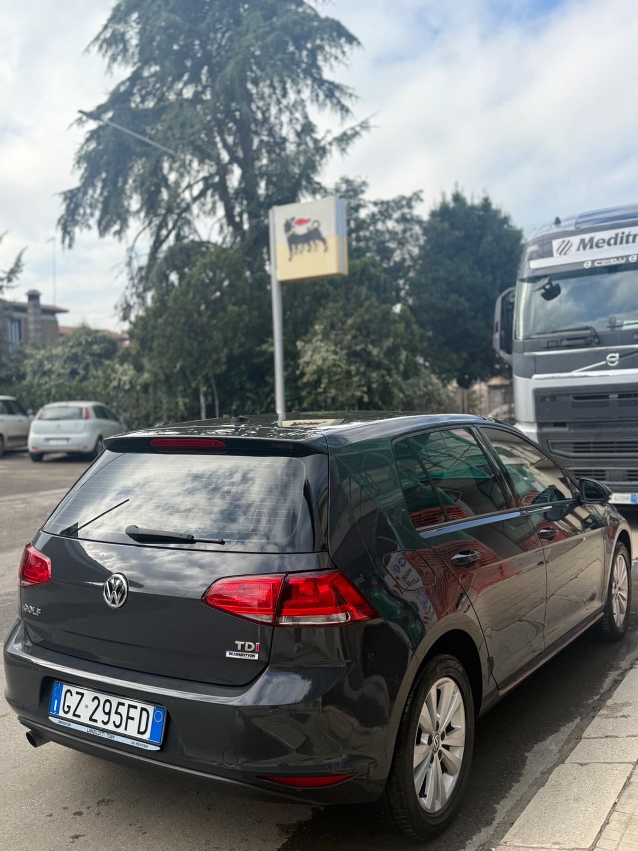 Volkswagen Golf 5p 1.6 tdi 110cv NAVI,APP CONNECT,SEDILI RISCALD.ATISENSORI DI PARCHEGGIO,DISTRIBUZIONE FATTA 10/25