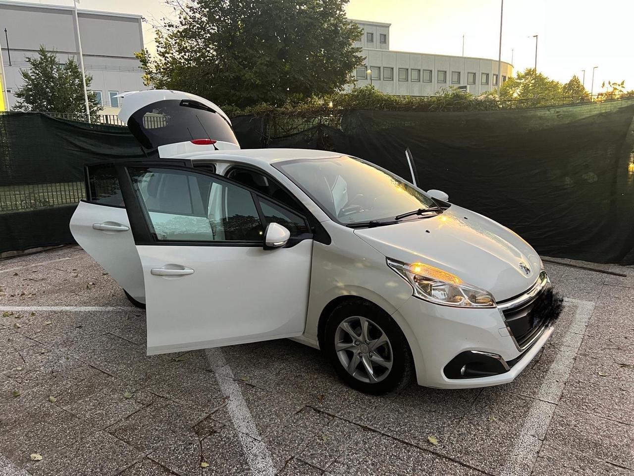 Peugeot 208 1.6 e-HDi 92 CV Stop&Start 5 porte Allure