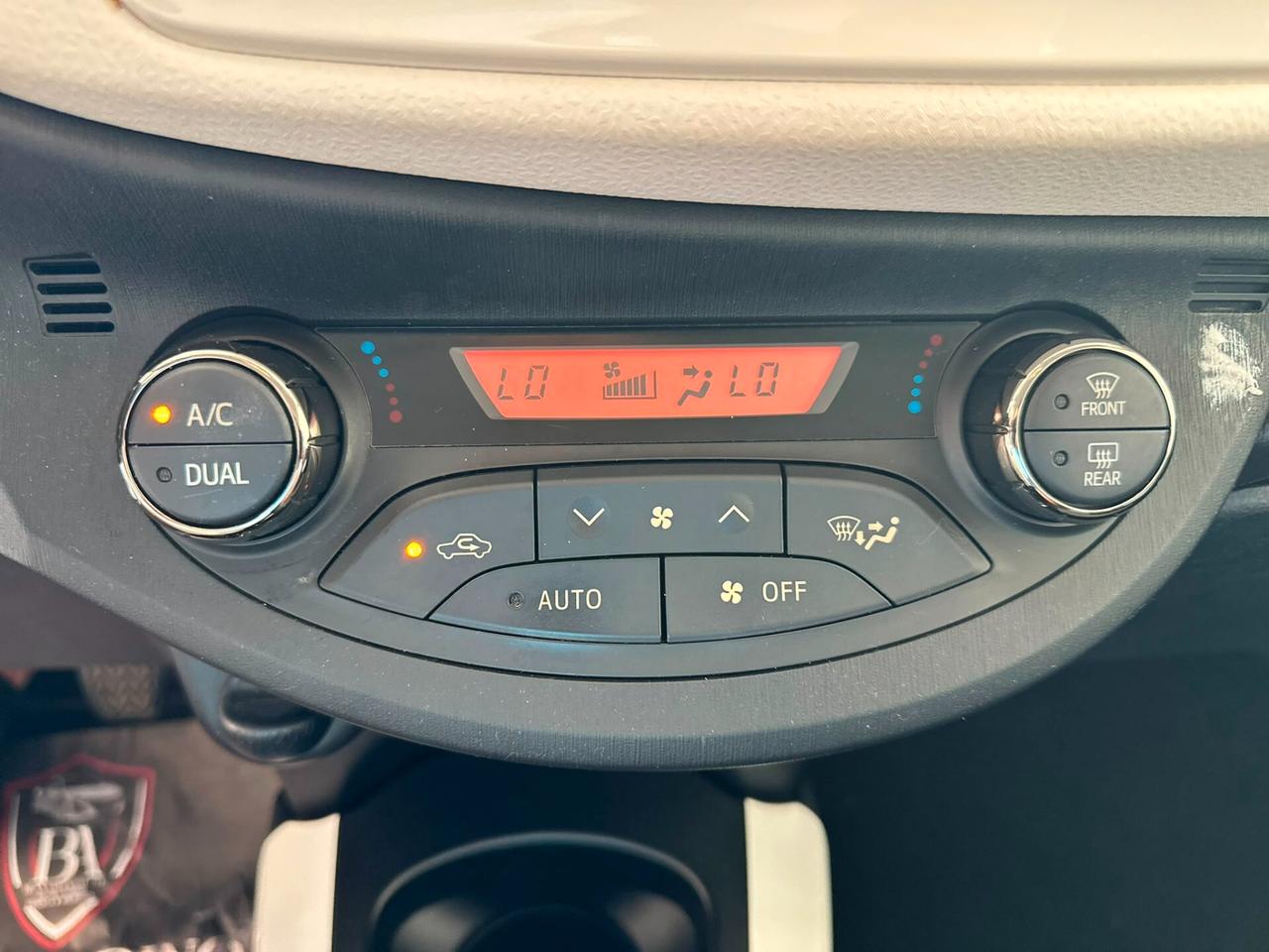 Toyota Yaris 1.0 5 porte Lounge 2014