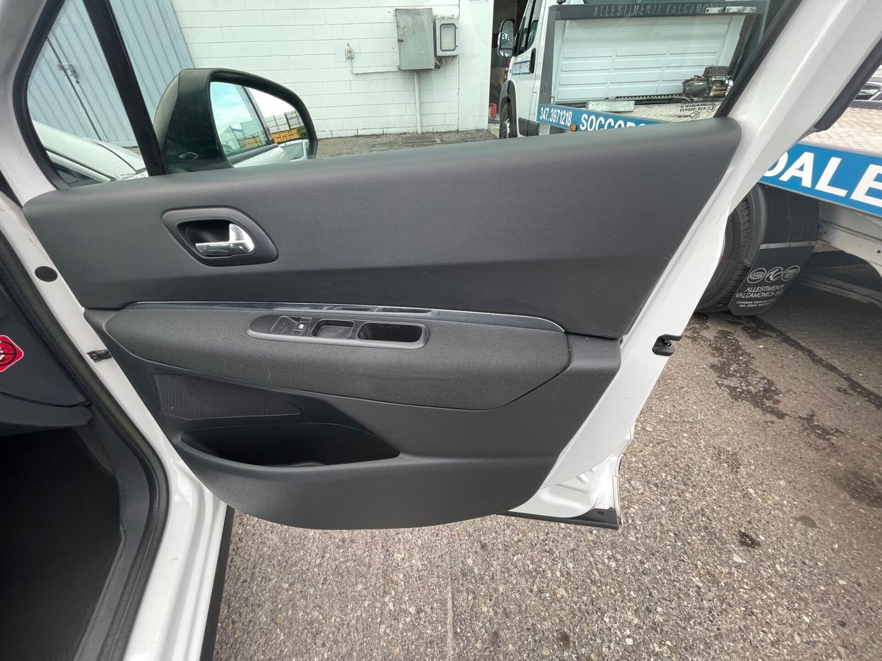 Peugeot 3008 1.6 VTi 120CV Active