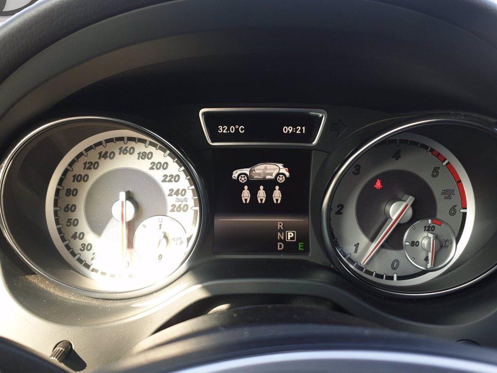 MERCEDES Gla 200 d (cdi) sport auto del 2015