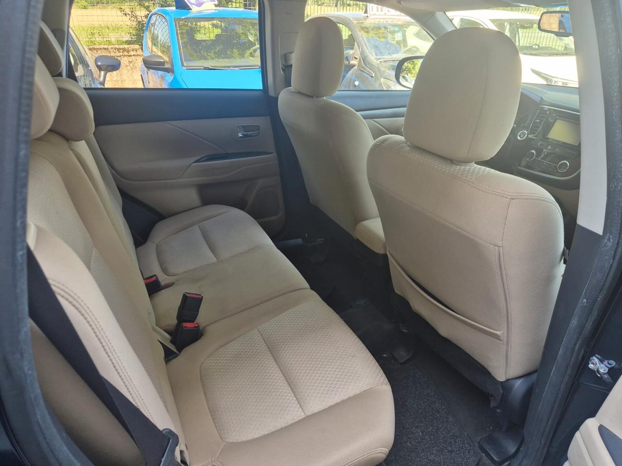Mitsubishi Outlander 2.2 DI-D 4WD Instyle Plus SDA 7 posti