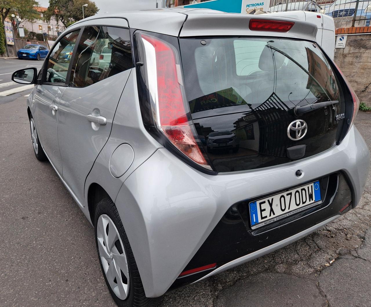 Toyota Aygo 1.0 VVT-i 69 CV 5 porte x-play