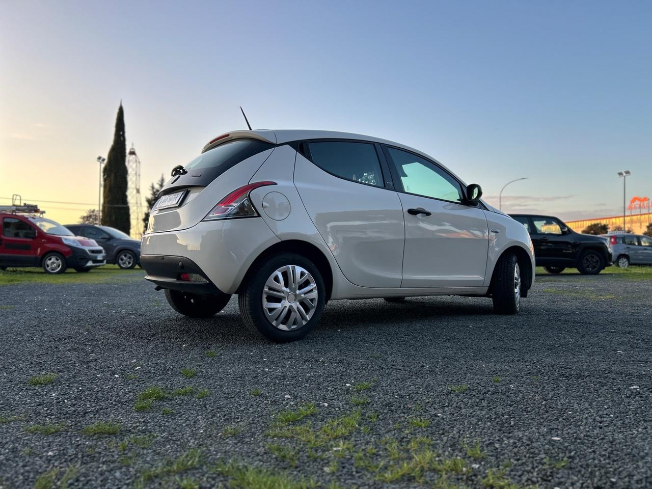 Lancia Ypsilon 1.0 Hybrid*NEOPATENTATI*UNIPRO*