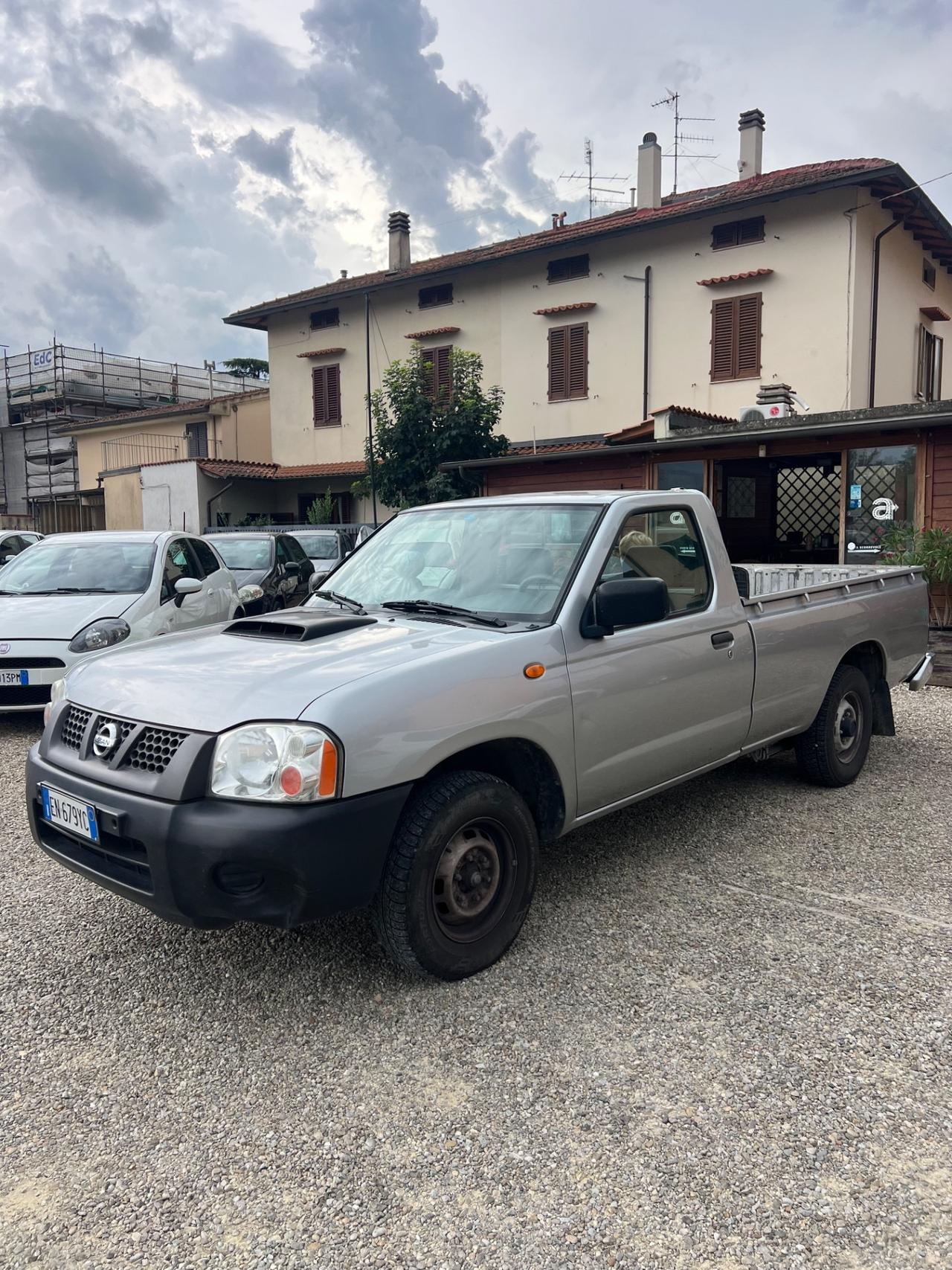 Nissan NP300 2.5 D 2P Cassone Lungo