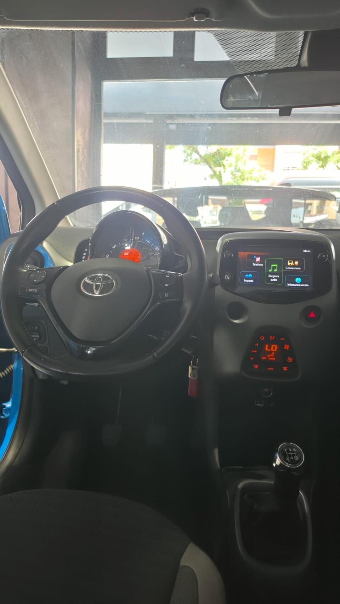 Toyota Aygo Connect 1.0 VVT-i 72 CV 5 porte x-clusiv