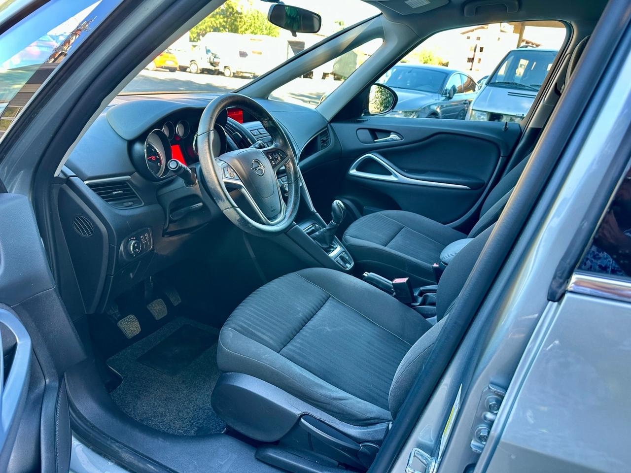 Opel Zafira Tourer 1.6 Turbo soli 115000 km 7 posti