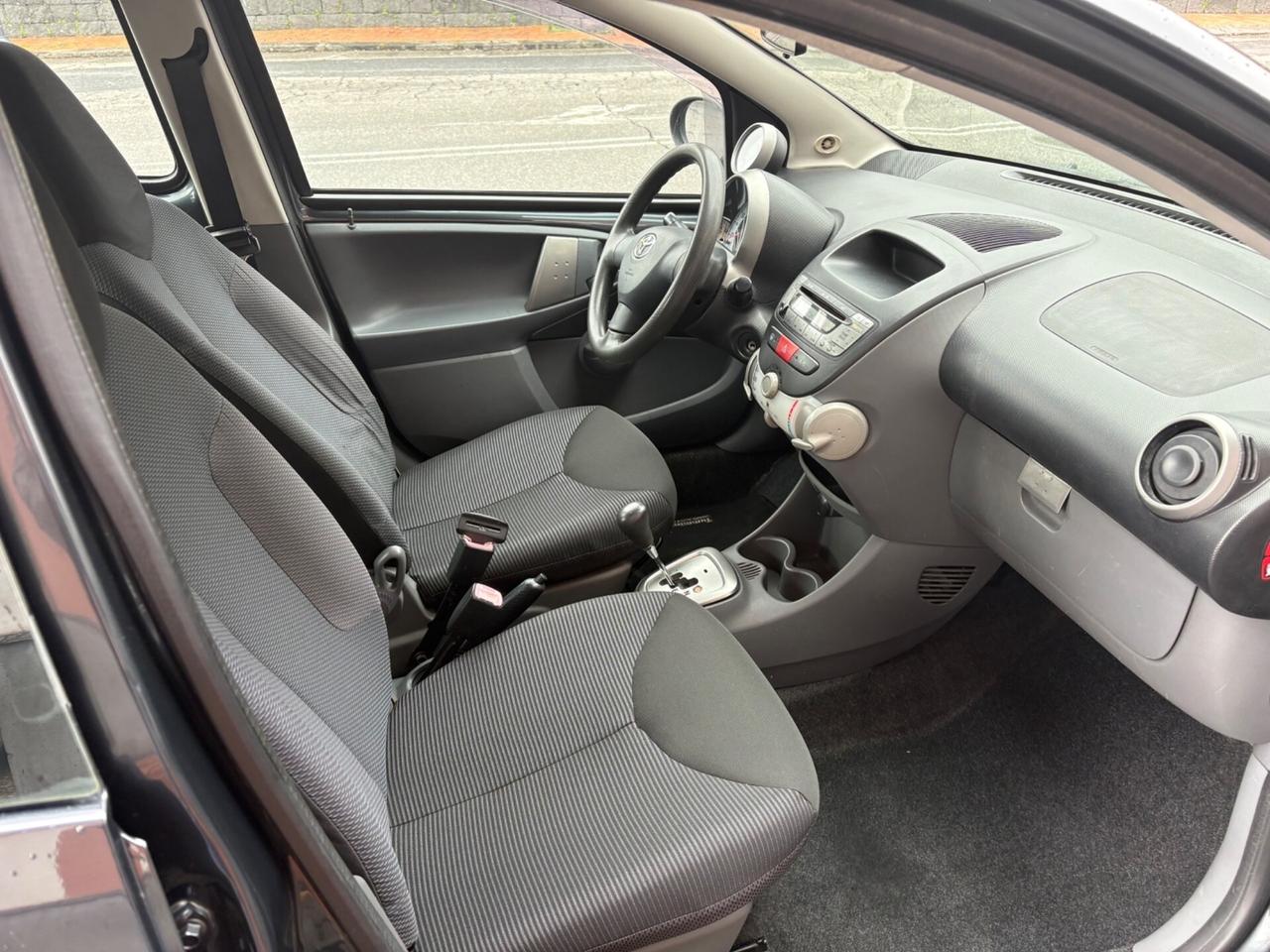 Toyota Aygo 1.0 12V VVT-i 5 porte Sol automatica