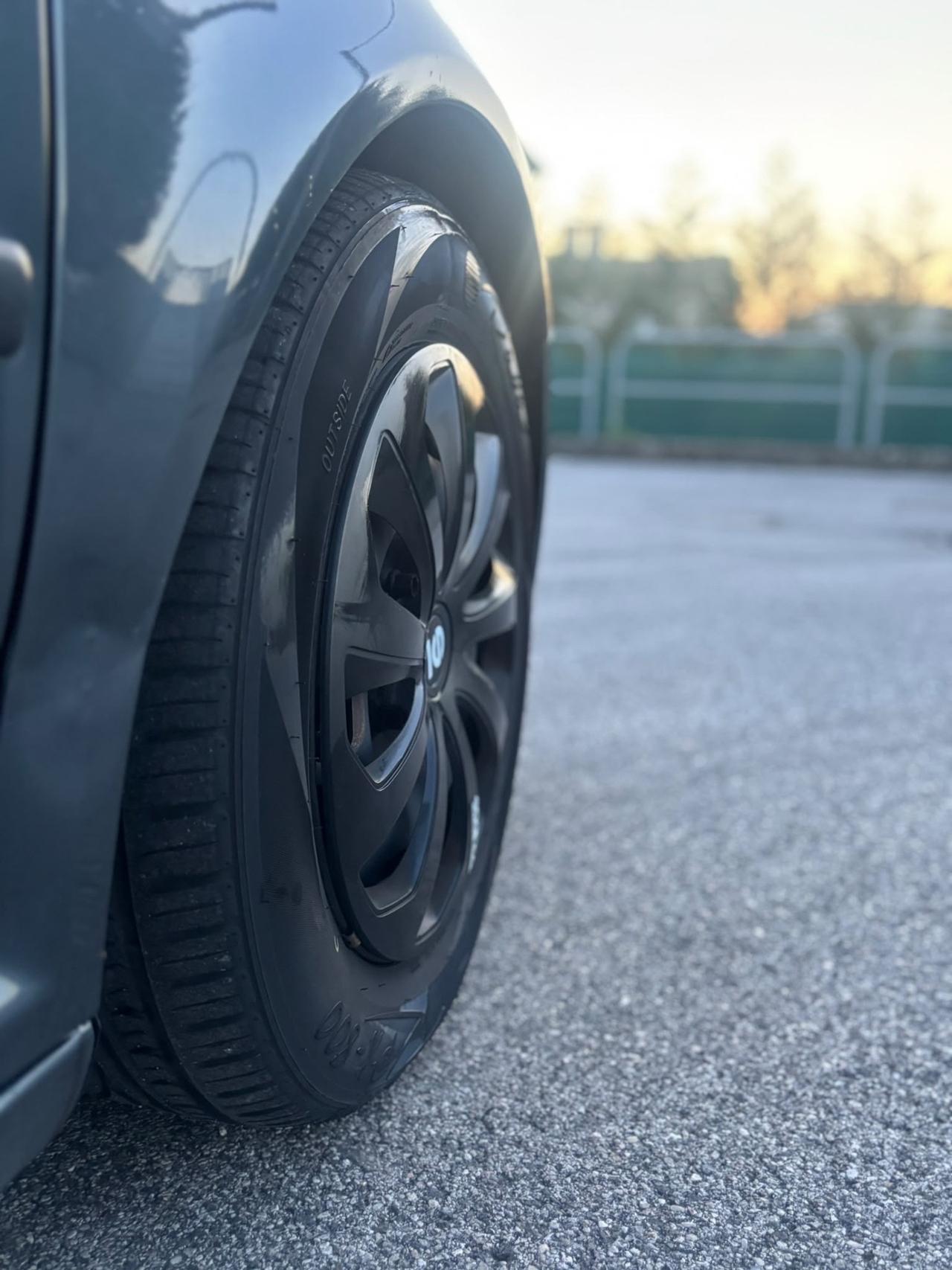 Volkswagen Golf 1.6 16V cat 5 porte Highline