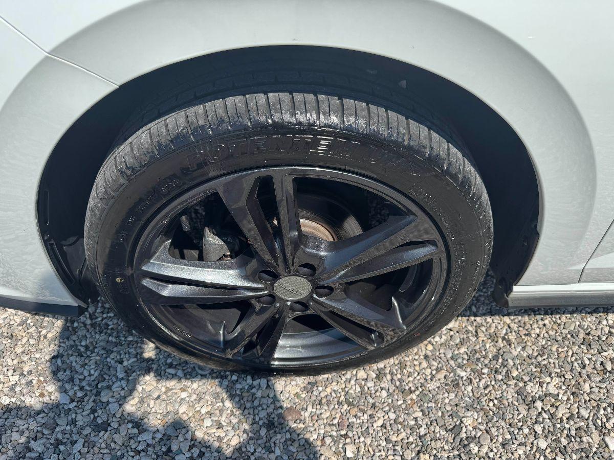 VOLKSWAGEN - Polo - 1.0 TSI R-Line NEO PATENATI