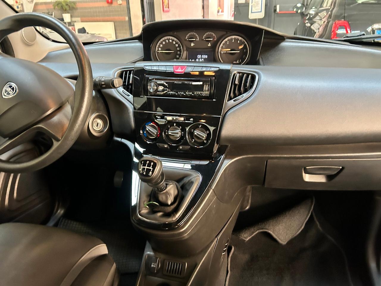 Lancia Ypsilon 1.2 69 CV 5 porte Platinum