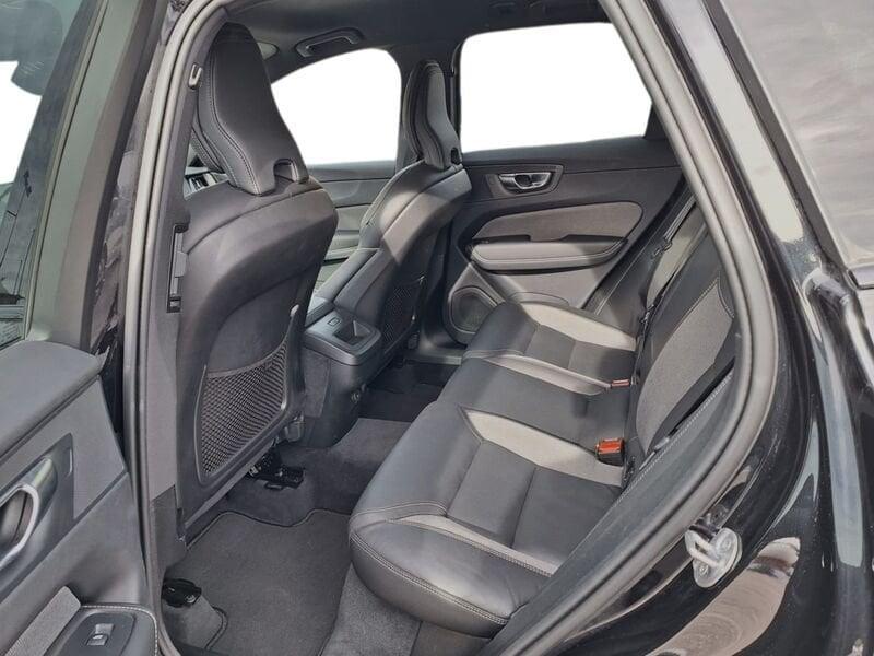 Volvo XC60 B5 250+14 CV AWD Automatica Mild Hybrid Plus Dark