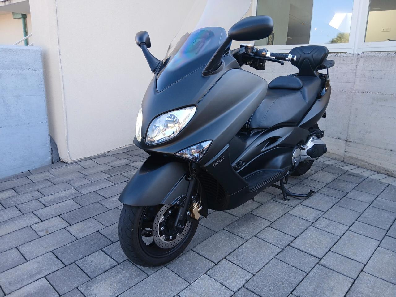Yamaha T Max black+led+cupolino e bauletto...permute auto