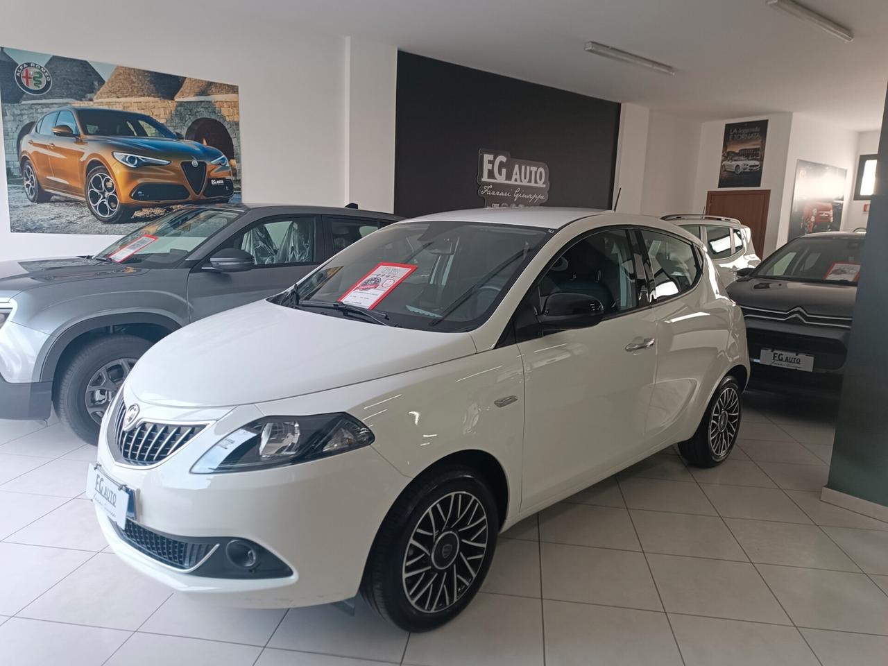 Lancia Ypsilon 1.0 FireFly 5 porte S&S Hybrid Platino