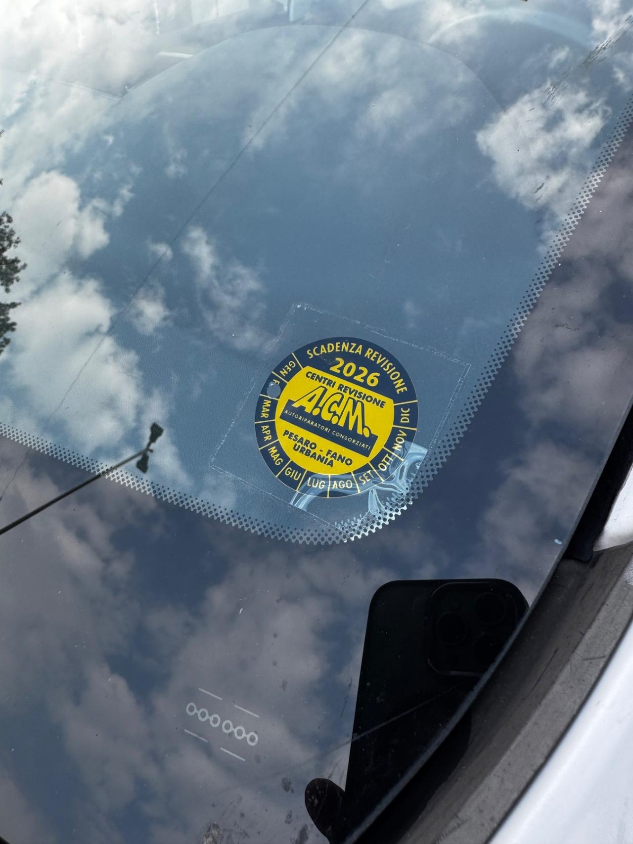 Peugeot 208 1.4 HDi 68 CV 5 porte Neopatentati