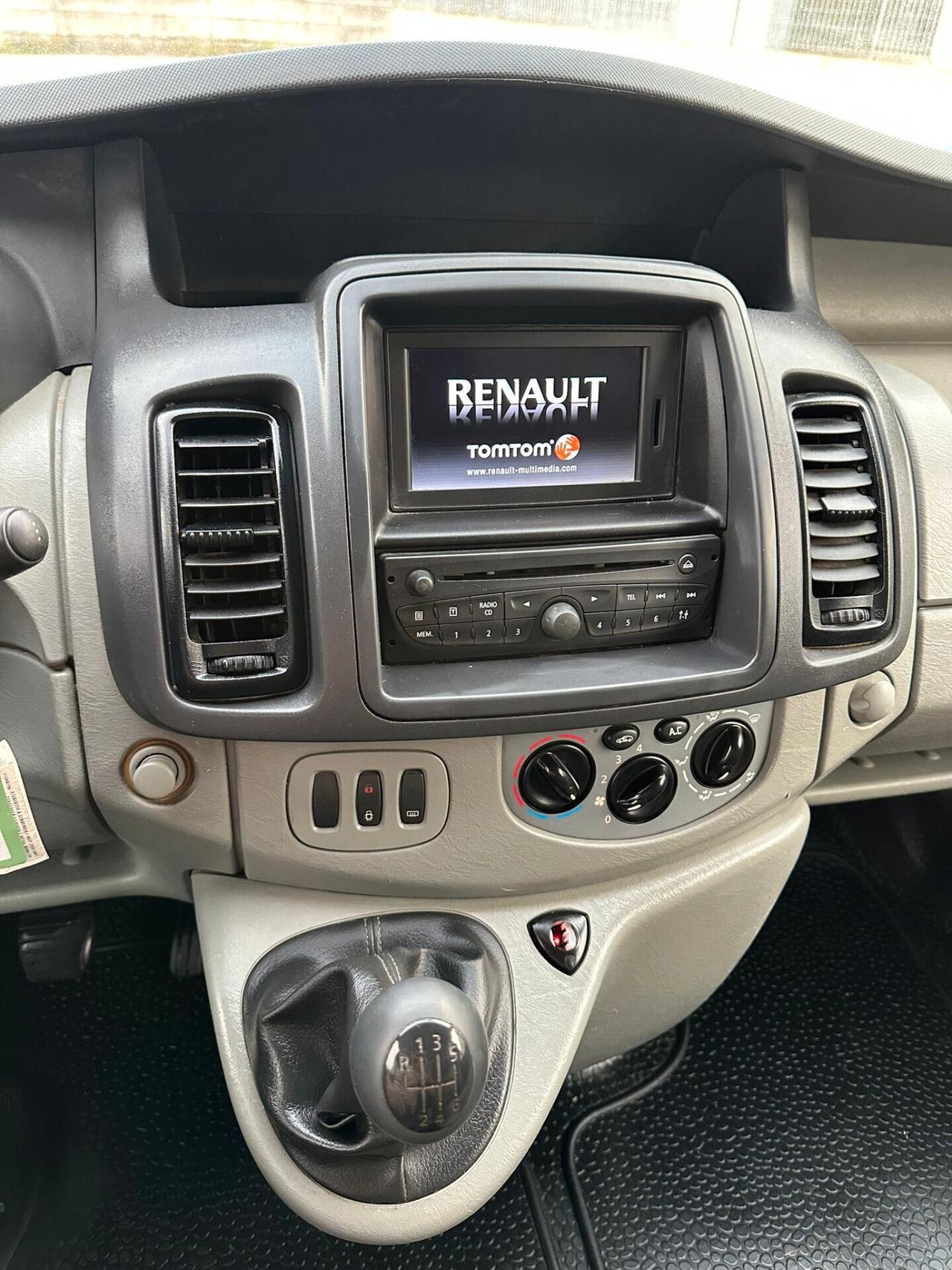 RENAULT TRAFIC