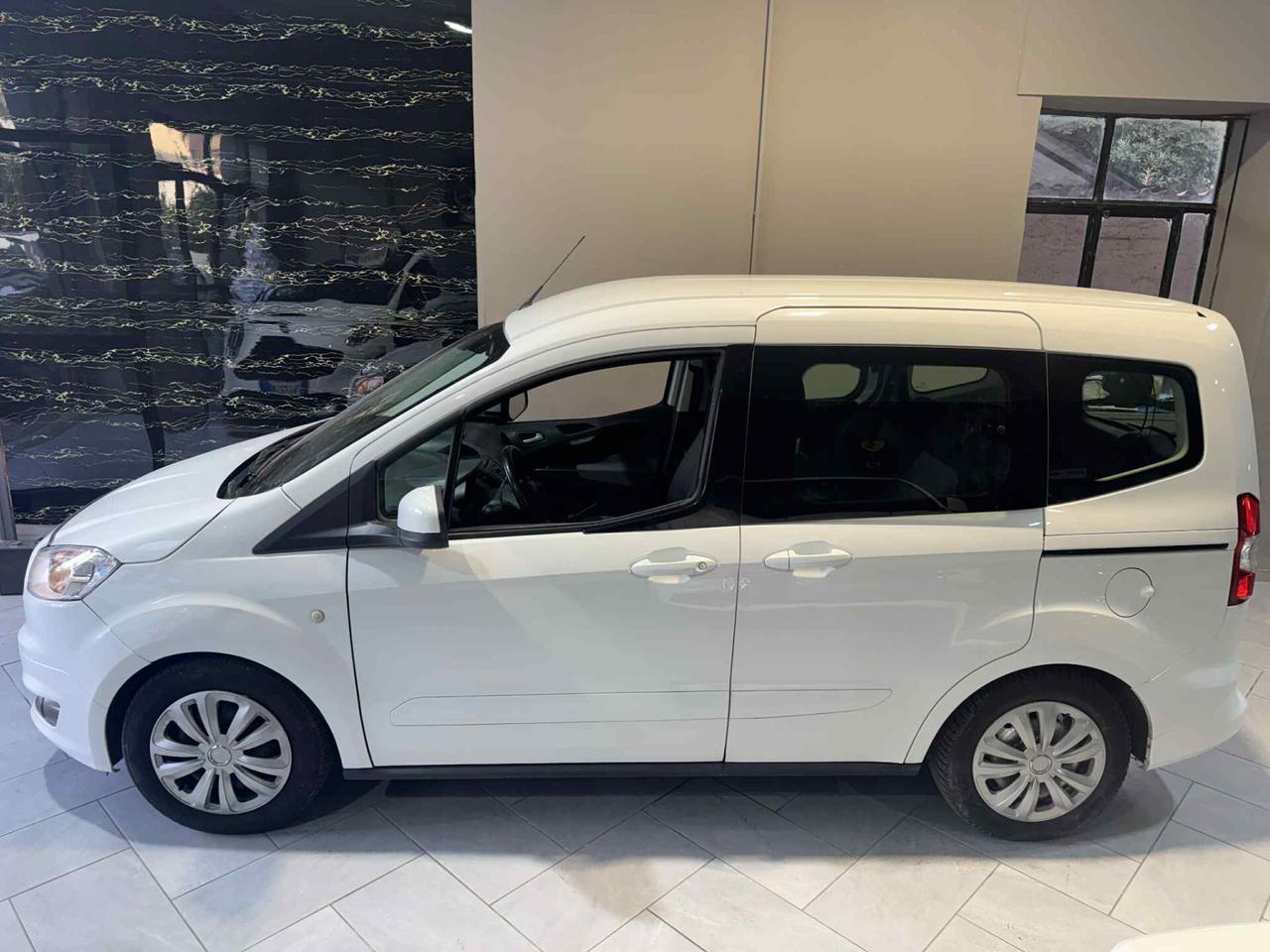 Ford Tourneo Courier 1.5 TDCI FURGONE VETRATO 5PO