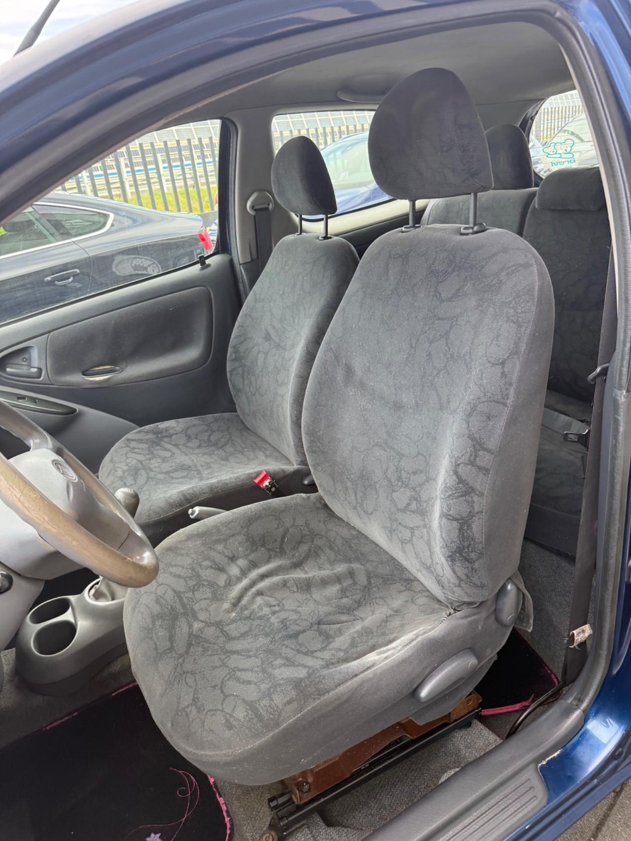 Toyota Yaris 1.0i 16V cat 3 porte Sol