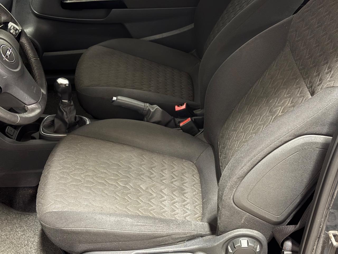 Opel Corsa 1.2 3 porte b-color