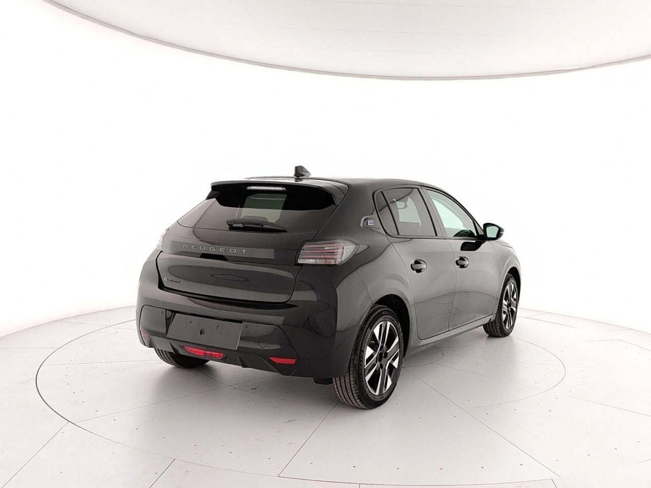 Peugeot 208 motore elettrico 136 CV 5 porte Allure