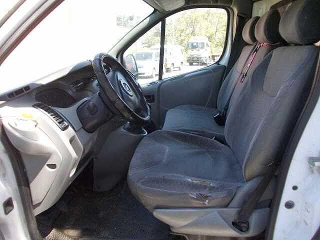 Opel Vivaro con gancio traino MOTORE ROTTO