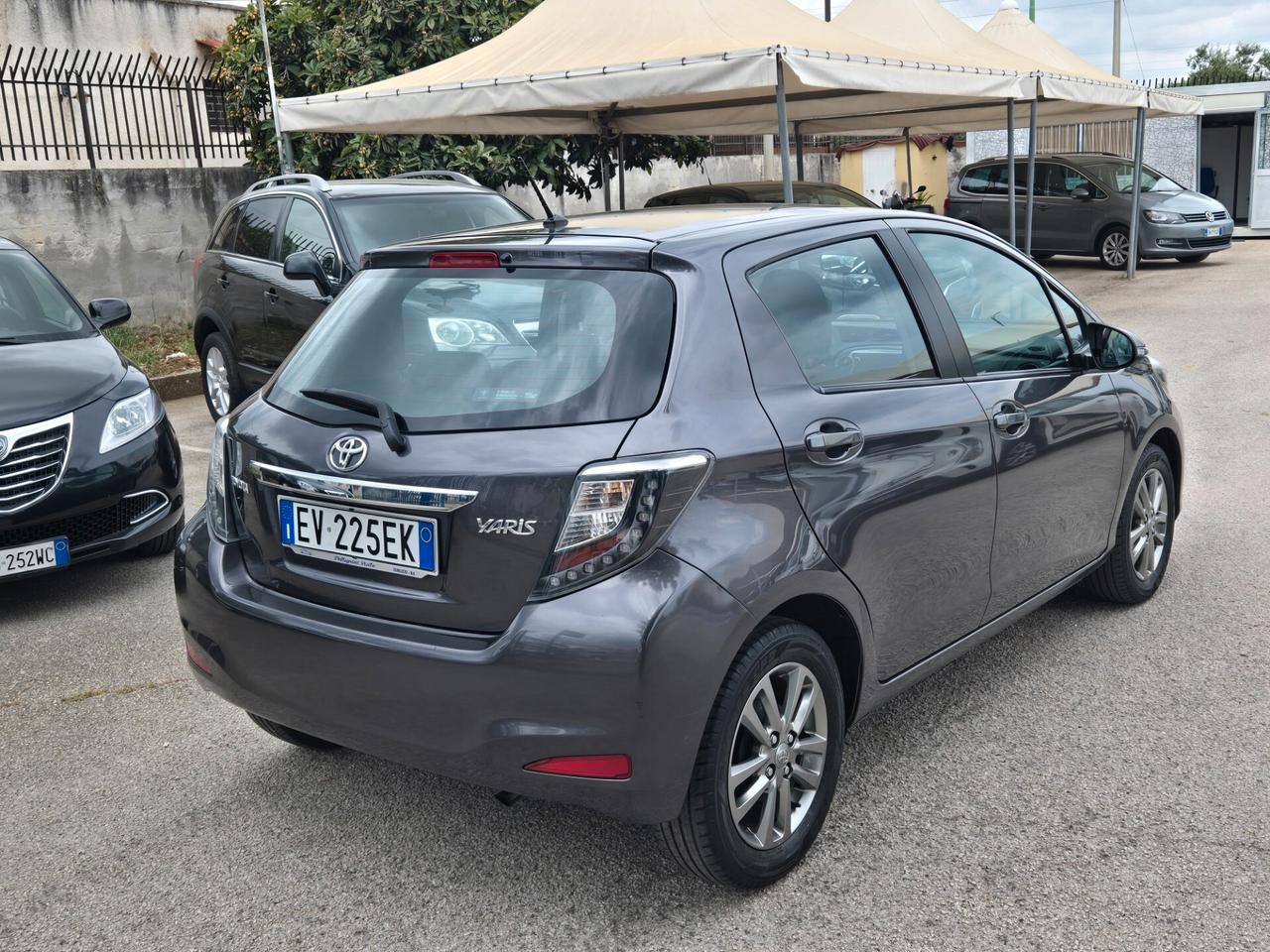 Toyota Yaris 1.0 5 porte Lounge del 2014
