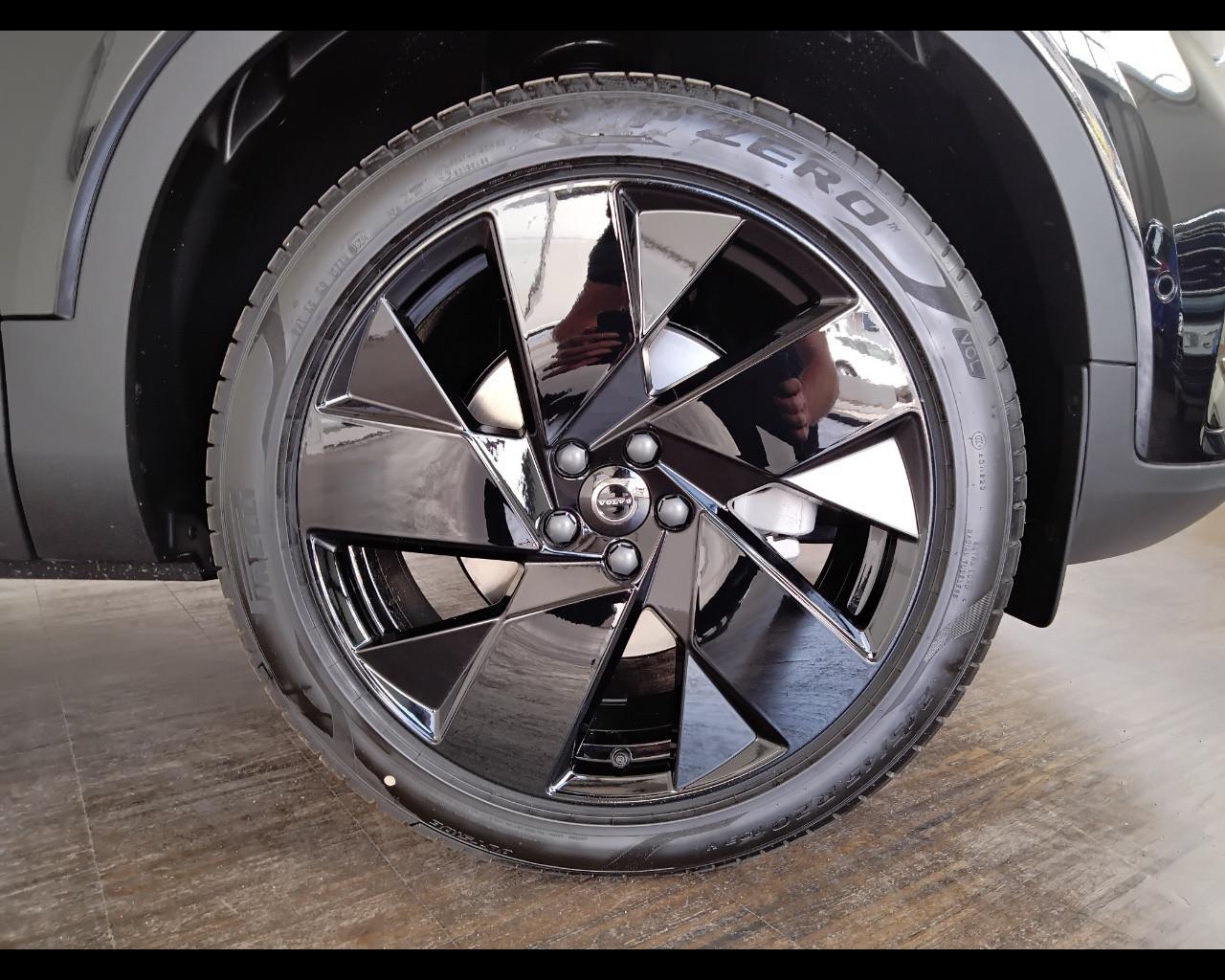 VOLVO XC40 2023 - XC40 2.0 b3 Plus Black Edition auto