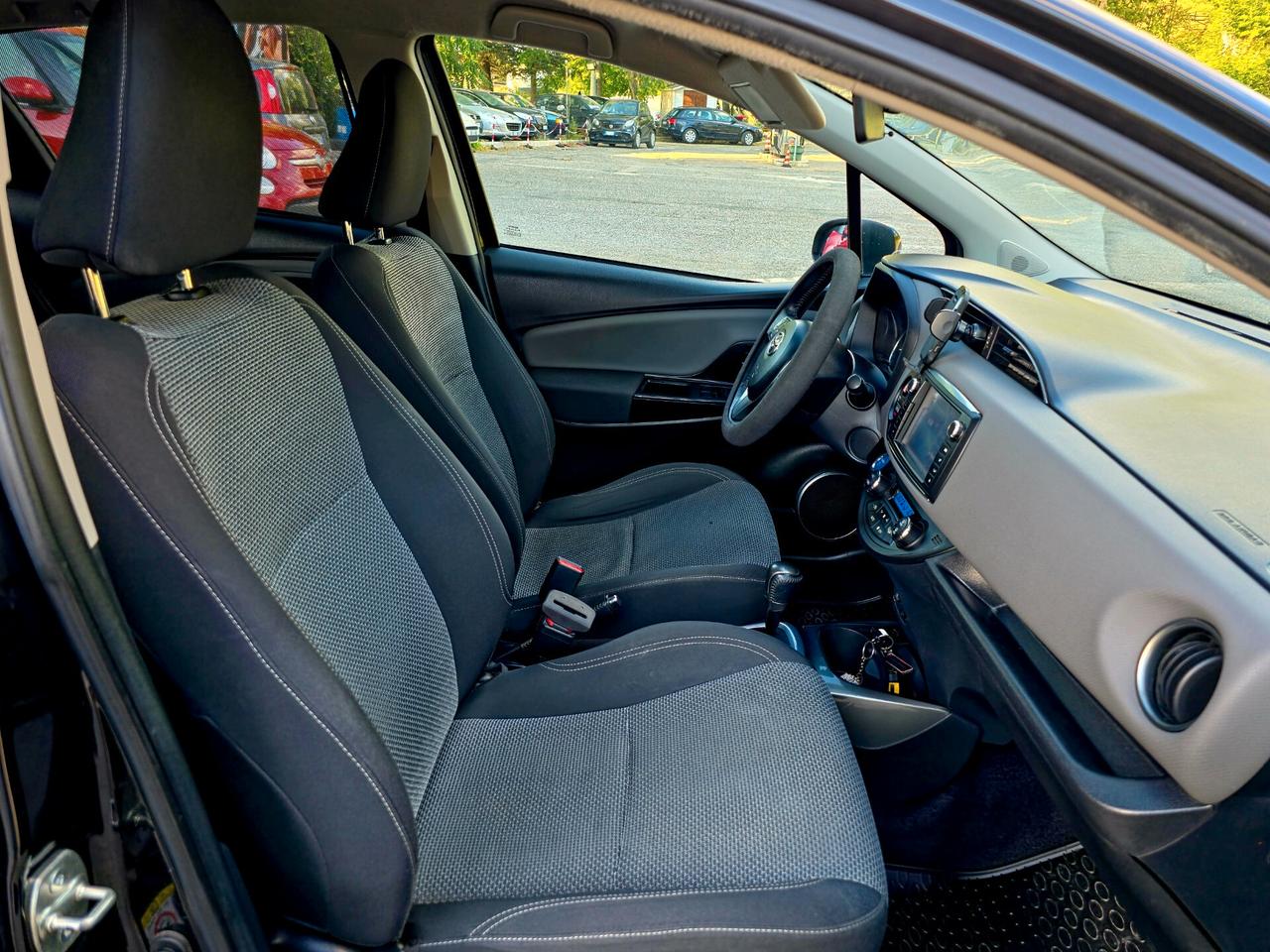 Toyota Yaris 1.5 Hybrid 5 porte Business 2017-E6 Automatico NEO