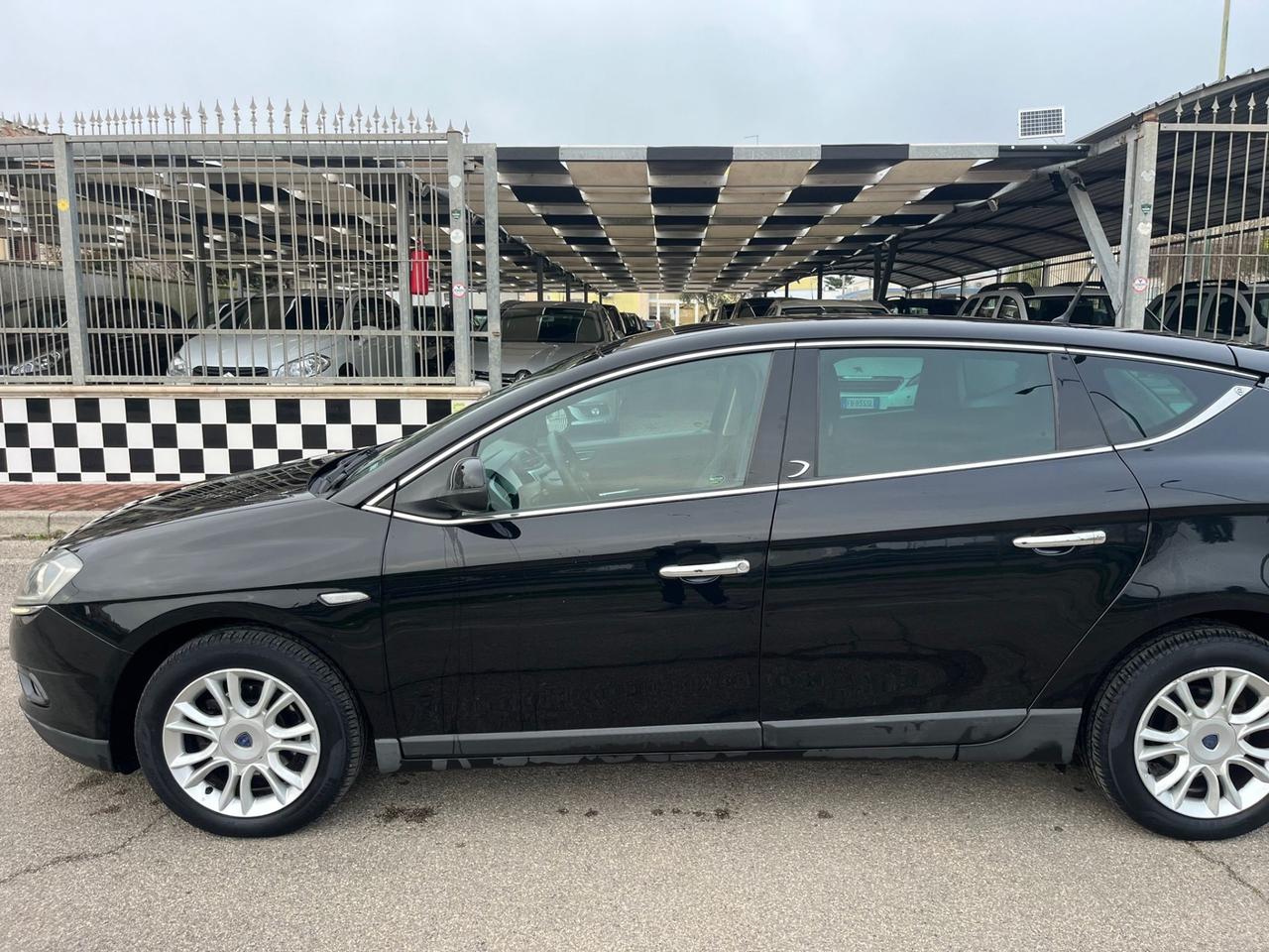 Lancia Delta 1.6 MJT Silver - 2011