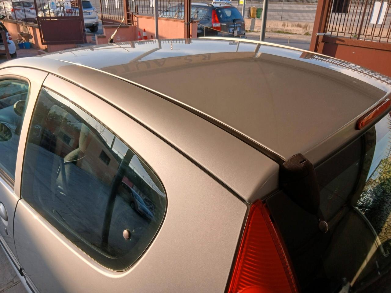 Peugeot 107 1.0b 5p solo km132000 full 10