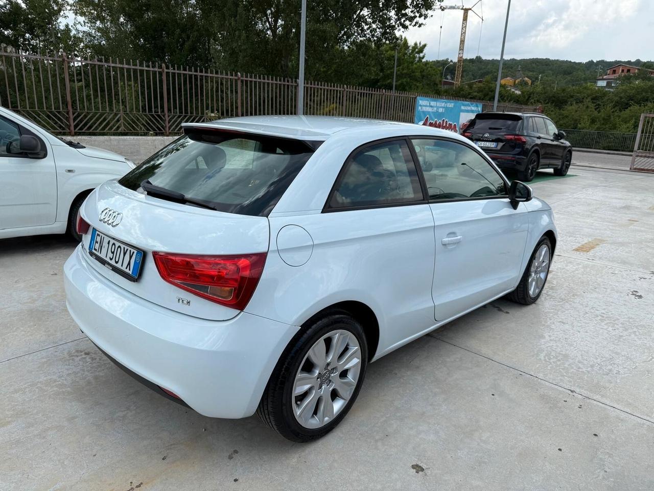 Audi A1 1.6 TDI 90CV -3 PORTE- AMBITION