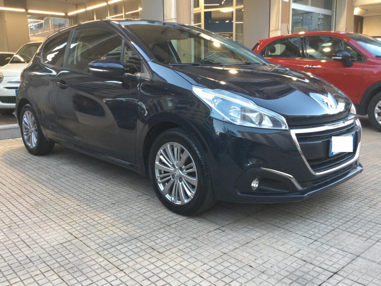 Peugeot 208 PureTech 82 3 porte Allure