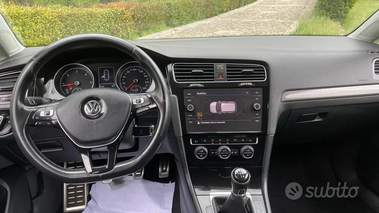 VOLKSWAGEN GOLF