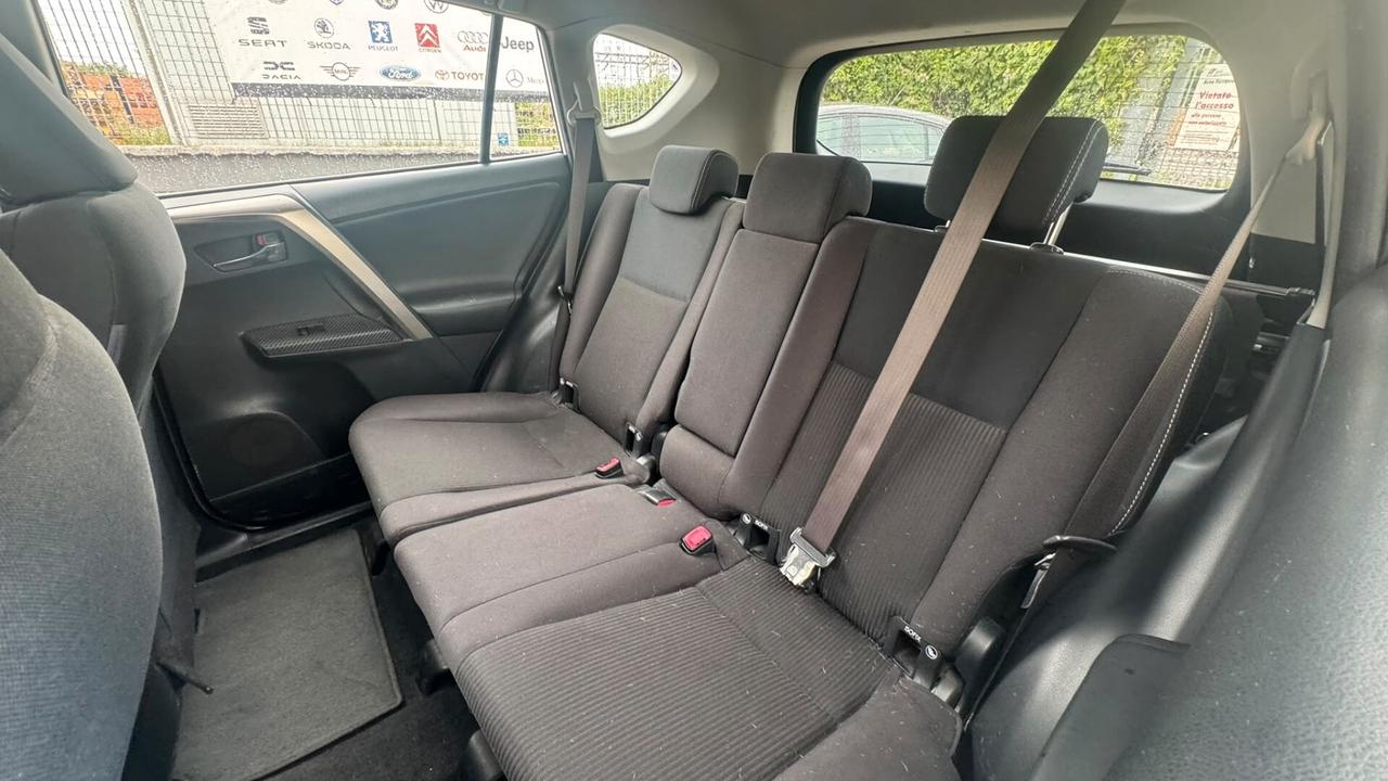 Toyota RAV 4 RAV4 2.0 D-4D 2WD Style White Ed.