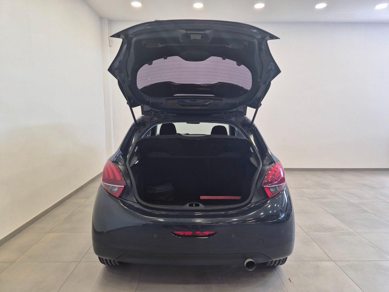 Peugeot 208 5p 1.2 puretech Active gpl 82cv - UNIPROPRIETARIO - NEOPATENTATI - Sens. park. - Cruise/Lim