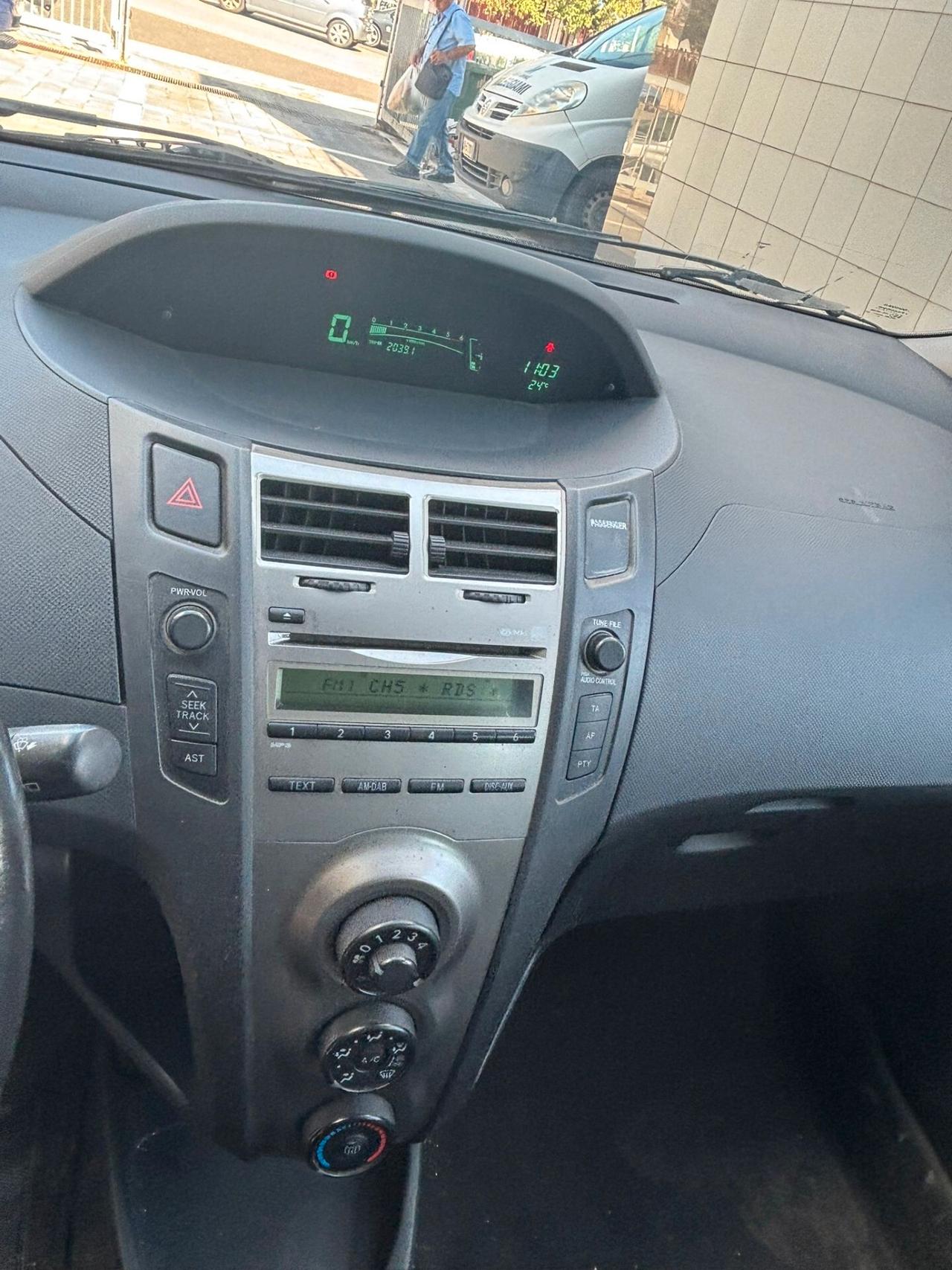 Toyota Yaris 1.4 D-4D DPF 5 porte Sol