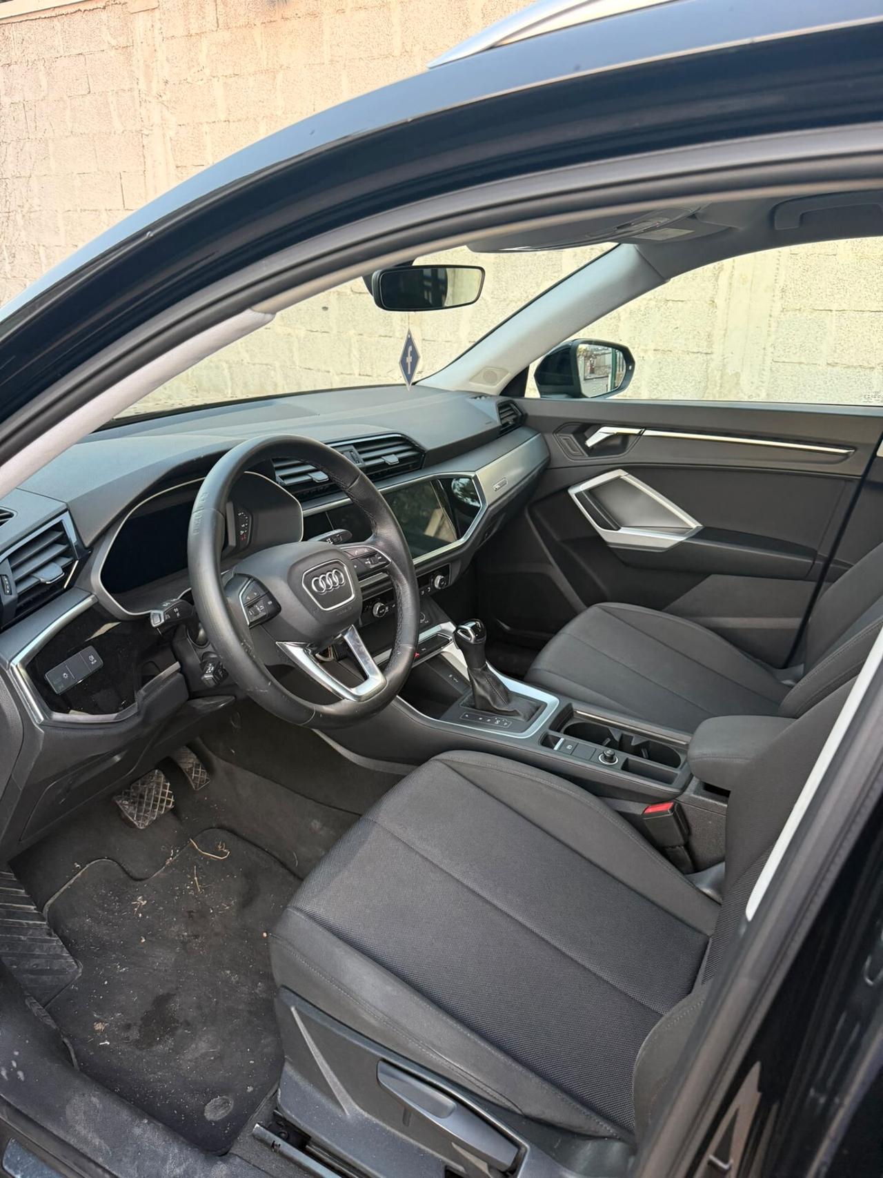 Audi Q3 S tronic Business