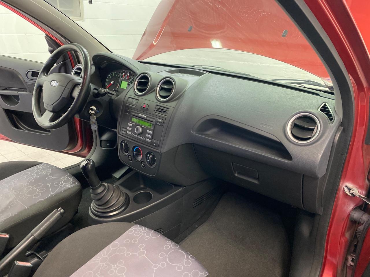 Ford Fiesta 1.4 16V 5p. Ghia