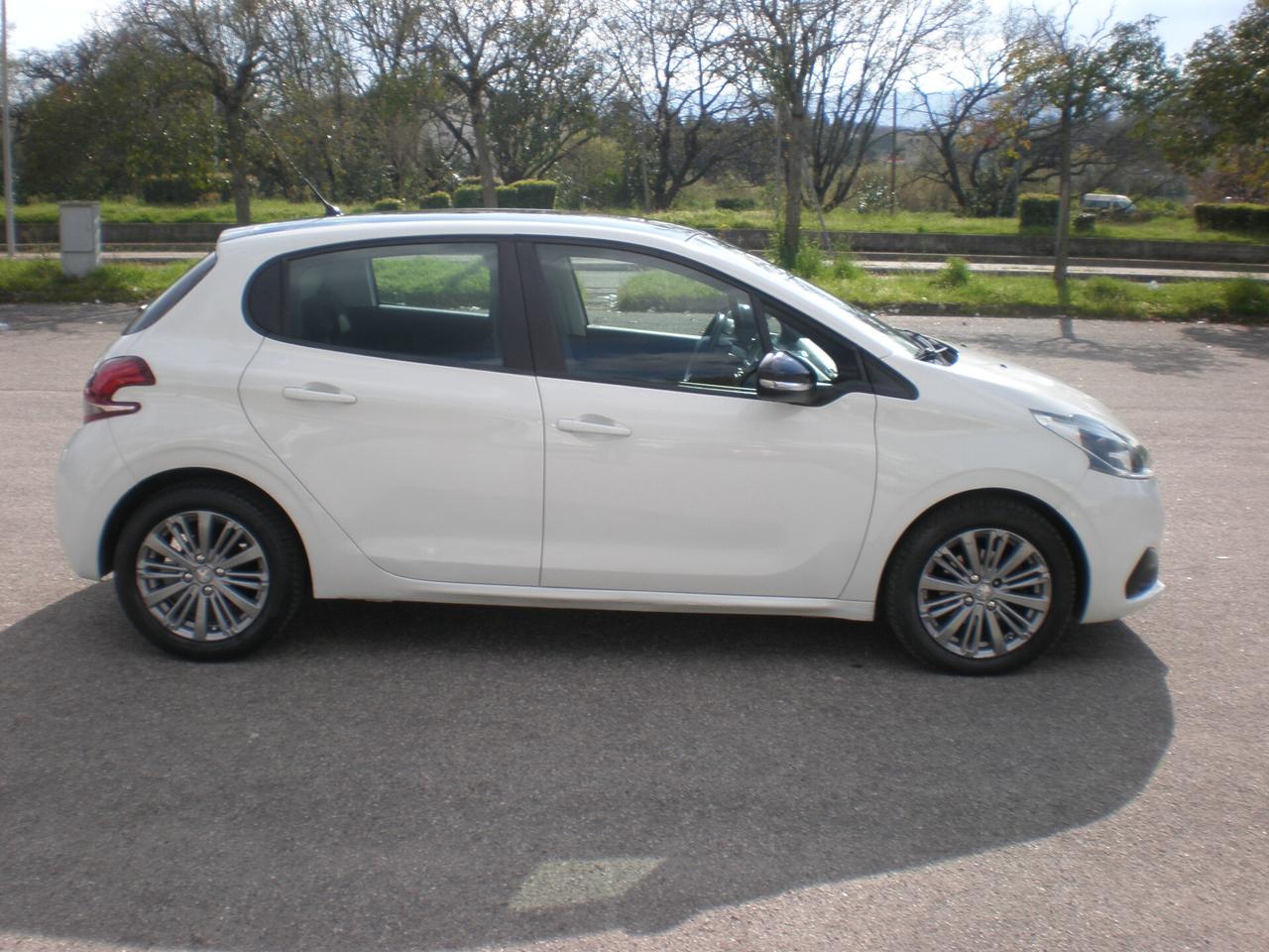 Peugeot 208 1.6 td restyling, bella