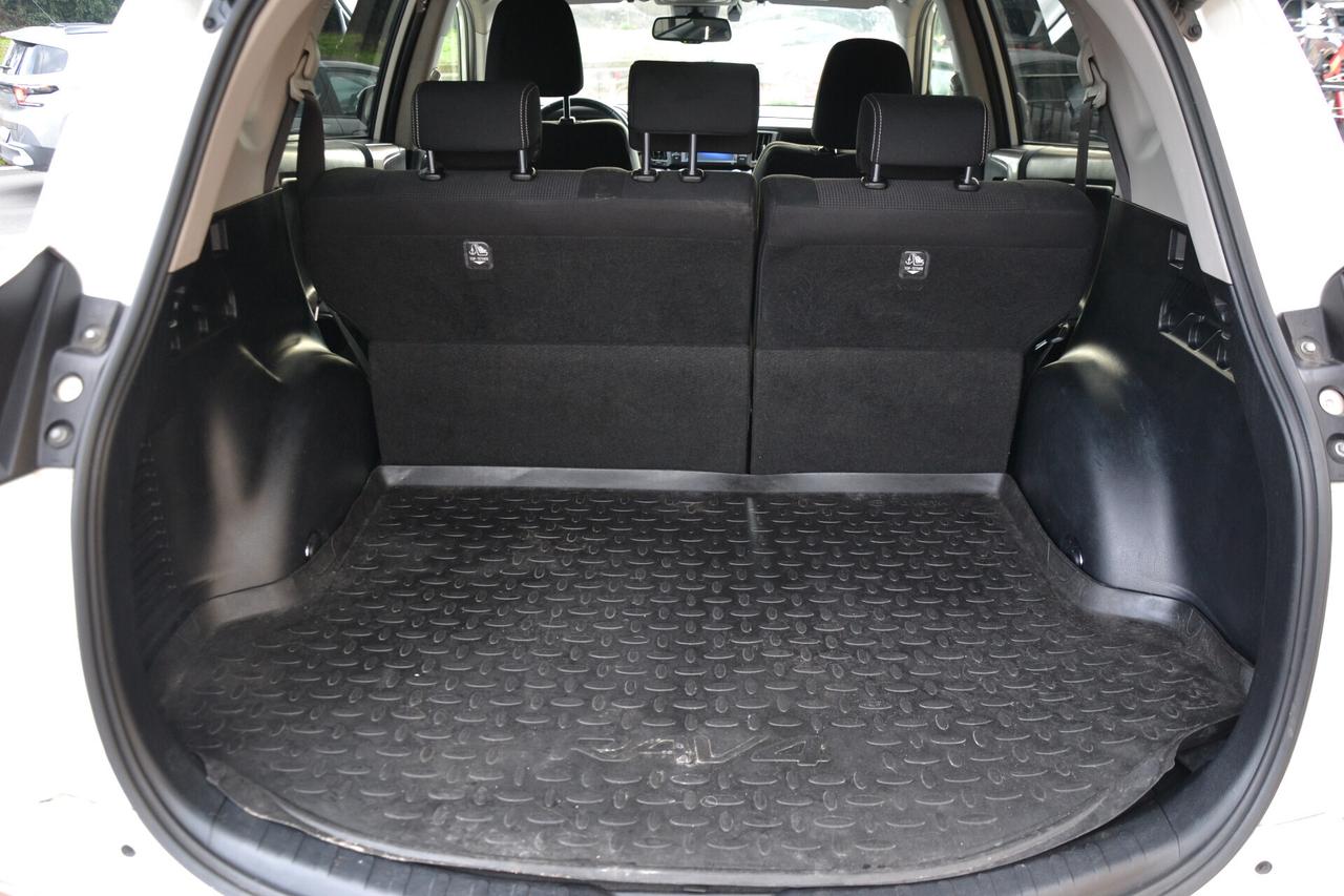 Toyota RAV 4 2.0 D-4D 143CV **NAVI+CRUISE+RCAM+PDC+LED+EURO6B*