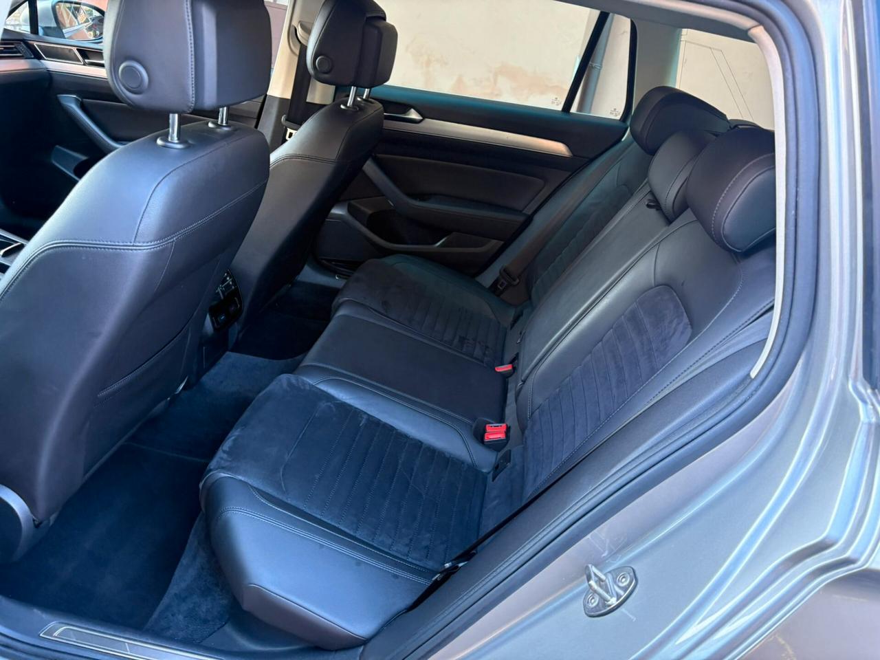 Volkswagen Passat Variant 2.0 TDI DSG Highline BlueMotion Technology