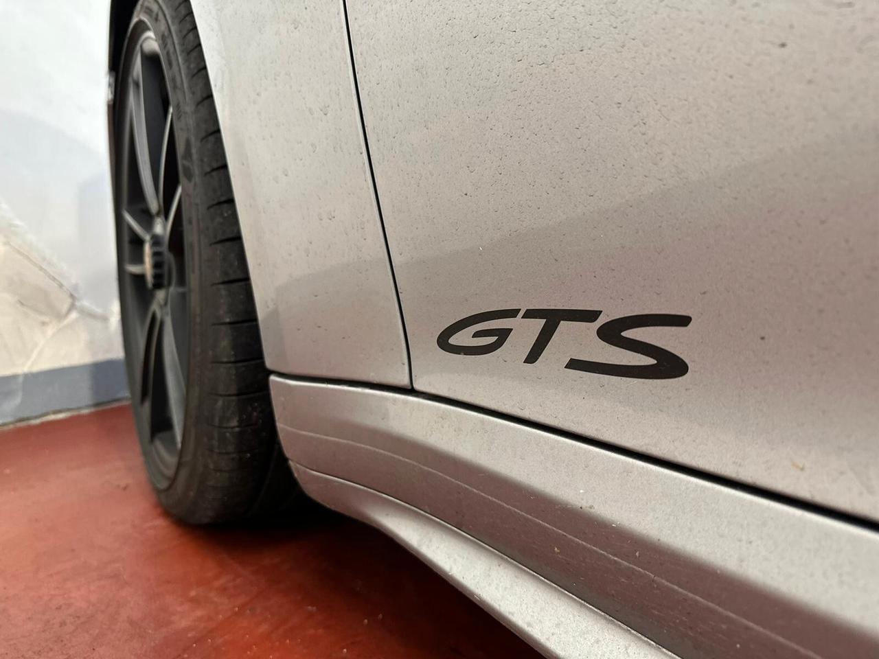 Porsche 911 Carrera 4 GTS