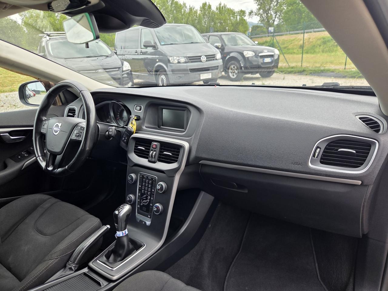 VOLVO V40 1.6 DIESEL DEL 2015 CON 130.000KM