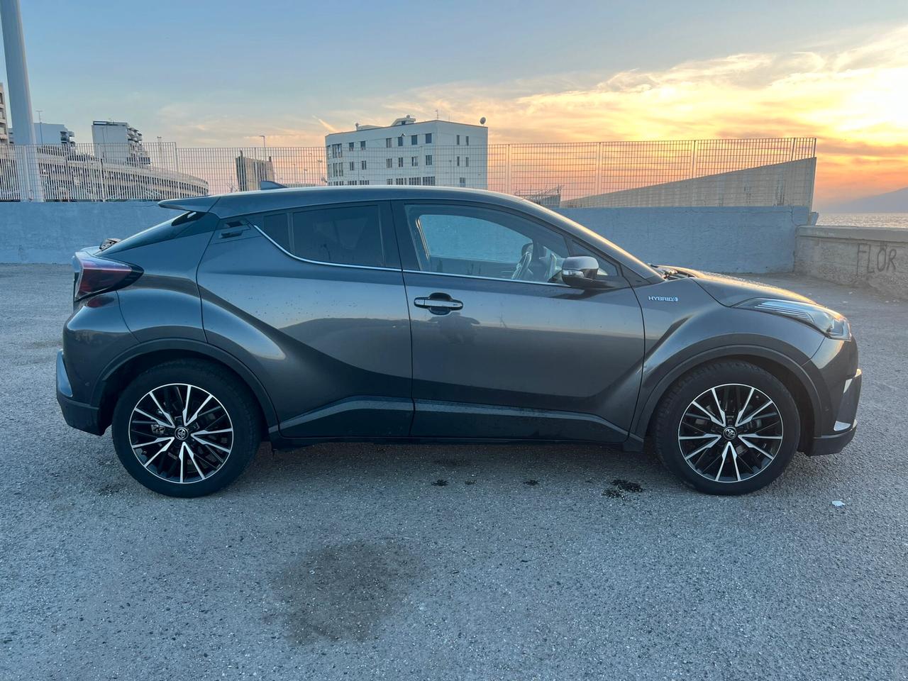 Toyota C-HR 1.8 Hybrid E-CVT Lounge