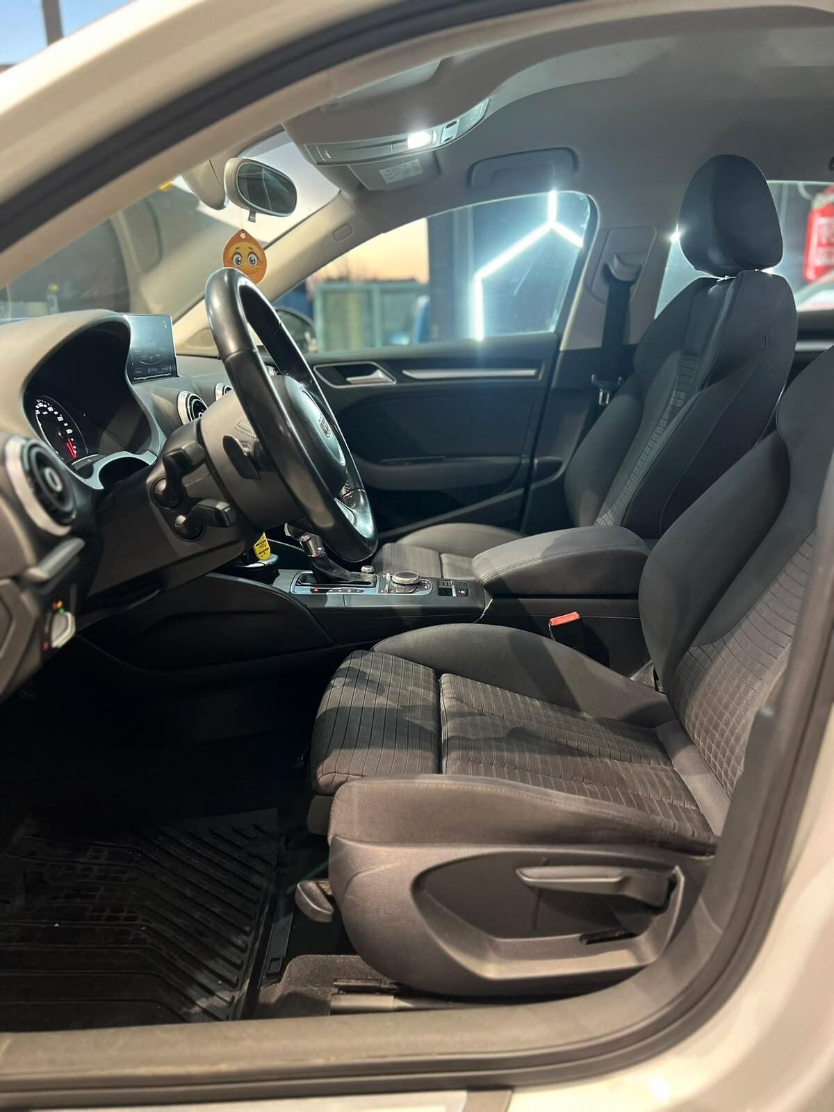 Audi A3 1.6 TDI clean diesel S tronic Ambition