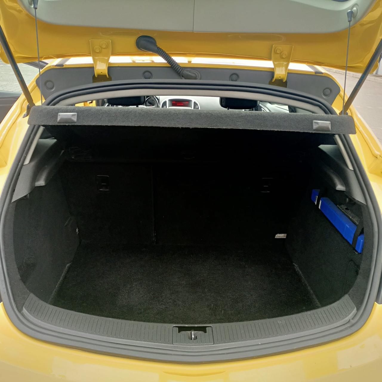 Opel Astra GTC 1.4.benzina anno 2012 km 150 mila