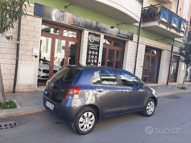 TOYOTA Yaris 1.0 BENZINA 69CV 5 porte Sol