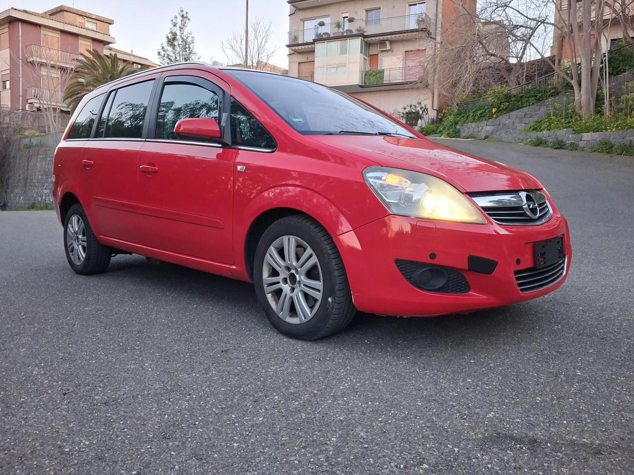 Opel Zafira Pianale ribassato con rampa disabili in carrozzina